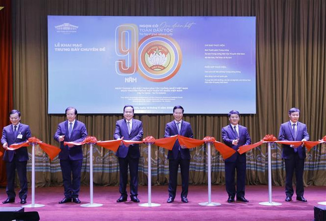 Khai mạc trưng bày ''90 năm - Ngọn cờ Đại đoàn kết toàn dân tộc'' ảnh 1