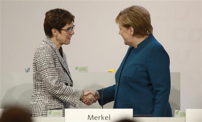 Chủ tịch CDU Kramp-Karrenbauer - tiếp nối để vượt qua khủng hoảng ảnh 2