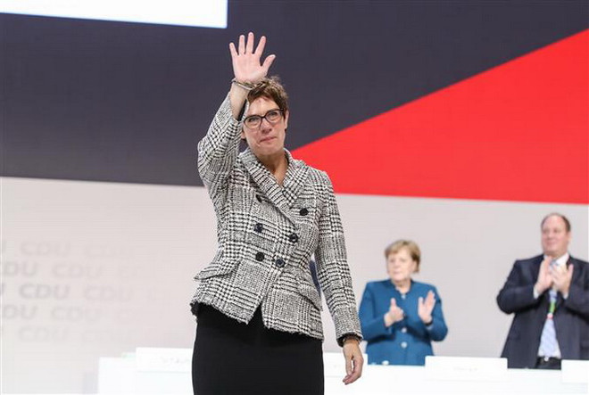 Chủ tịch CDU Kramp-Karrenbauer - tiếp nối để vượt qua khủng hoảng ảnh 1