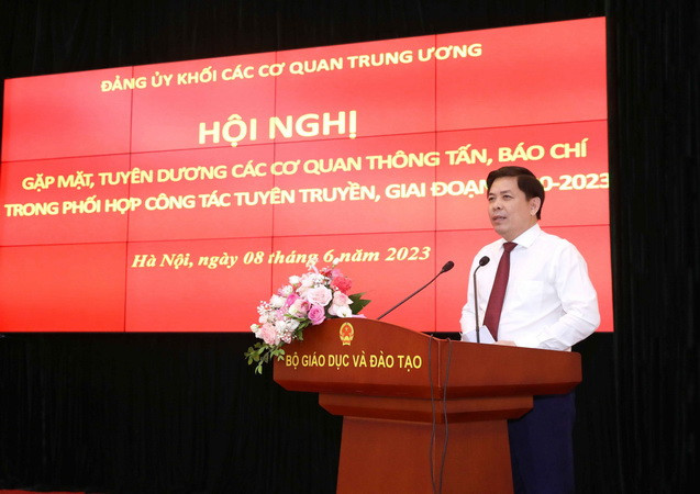 Ông Nguyễn Văn Thể, Ủy viên Trung ương Đảng, Bí thư Đảng ủy Khối các cơ quan Trung ương phát biểu tại hội nghị. (Ảnh: Phương Hoa/TTXVN) Phát huy vai trò của báo chí trong bảo vệ nền tảng tư tưởng của Đảng ảnh 1