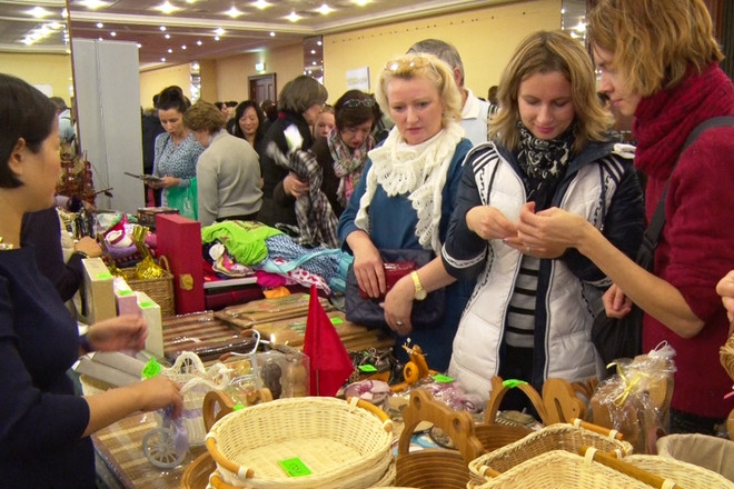 Việt Nam dự hội chợ từ thiện mùa Đông các đại sứ quán ở Moskva ảnh 1