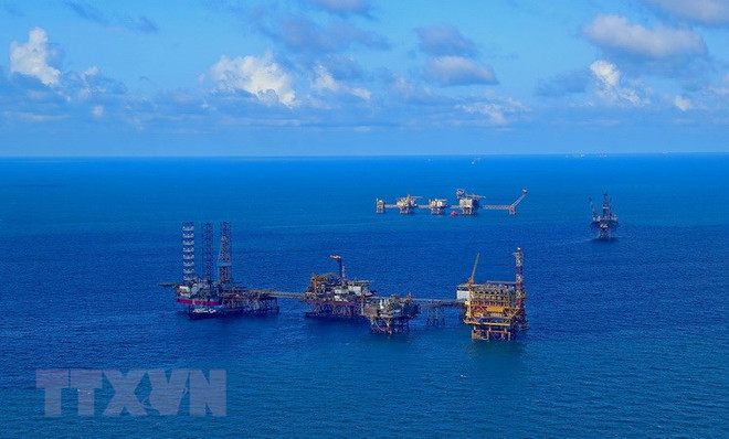 Giàn khoan của Liên doanh Vietsovpetro tại mỏ Bạch Hổ thuộc PVN. (Ảnh: Huy Hùng/TTXVN) Công nghệ thu gom, xử lý khí đồng hành nhằm đảm bảo an ninh năng lượng ảnh 2