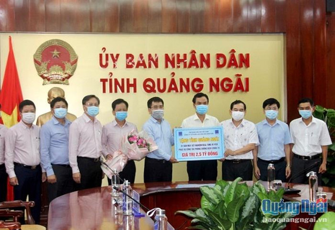 Quảng Ngãi tiếp nhận tài trợ máy xét nghiệm COVID-19 ảnh 1