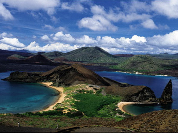 Ecuador lo ngại thảm họa môi trường từ vụ chìm tàu Floreana ảnh 1