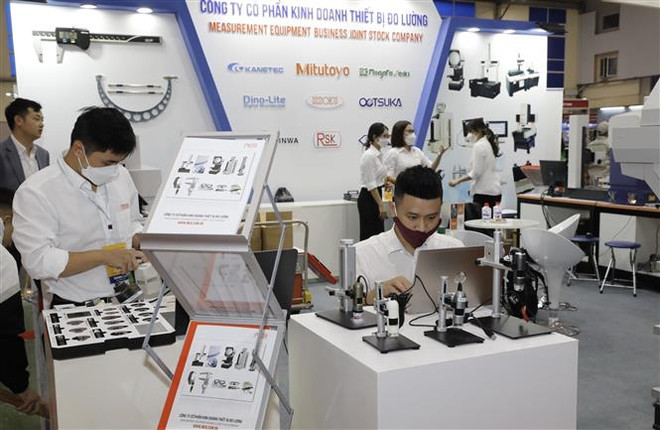 Gian triển lãm thiết bị đo lường tại Triển lãm quốc tế công nghiệp hỗ trợ và chế biến chế tạo Việt Nam 2022. (Ảnh: Trần Việt/TTXVN) Tìm cách để công nghiệp hỗ trợ VN tham gia vào chuỗi cung ứng lớn ảnh 2