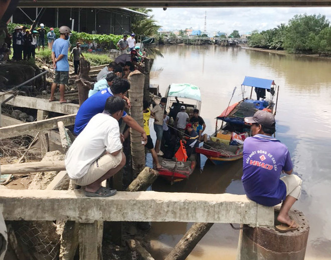 Tìm thấy thi thể hai phụ nữ mất tích do lật ghe khi đang đốn dừa nước ảnh 1