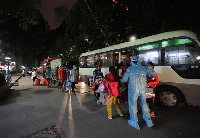 Hà Nội tăng tốc khoanh vùng, cách ly nguy cơ lây nhiễm từ Bạch Mai ảnh 2