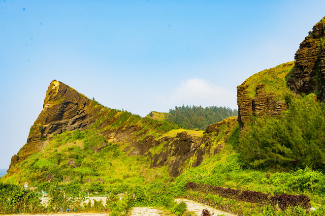 ttxvn_nui lua gieng tien.jpg