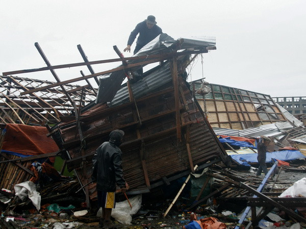 Philippines đóng cửa nhiều trường học, công sở do bão Hagupit ảnh 1