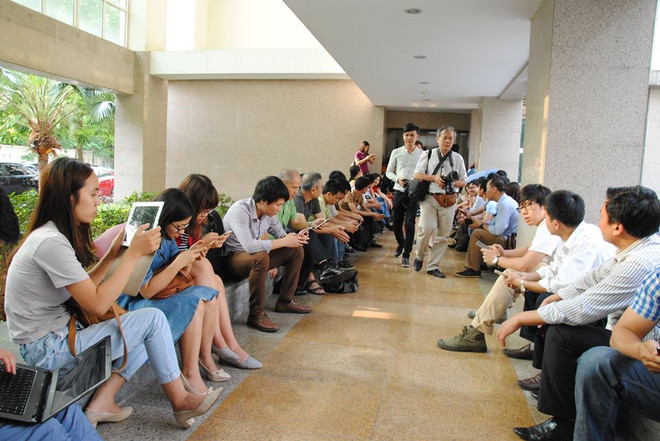 (Ảnh: Tiến Đạt/Vietnam+) Bất ngờ về cuộc họp báo công bố vụ cá chết sẽ diễn ra lúc 7 giờ tối ảnh 4