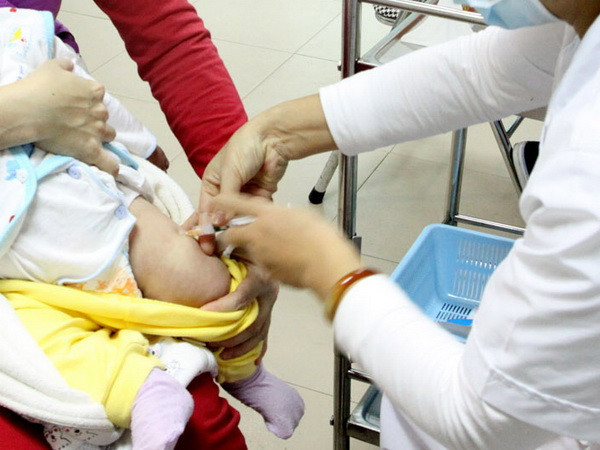 Hải Dương: Trạm y tế xã cấp cứu thành công trẻ sốc sau tiêm vắcxin ảnh 1