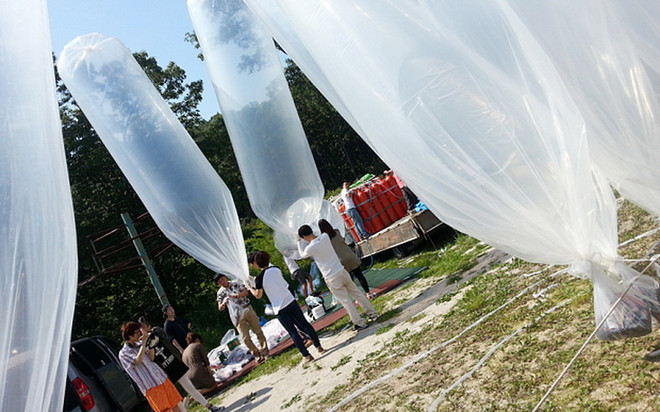 Các nhà hoạt động Hàn Quốc rải 300.000 truyền đơn chống Triều Tiên ảnh 1