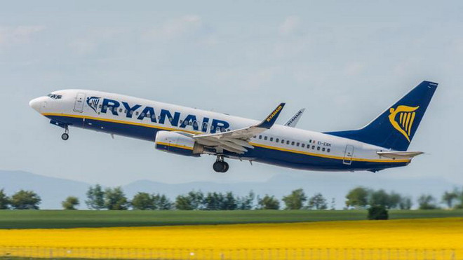 Máy bay của hãng hàng không Ryanair hạ cánh khẩn cấp xuống Đức ảnh 1