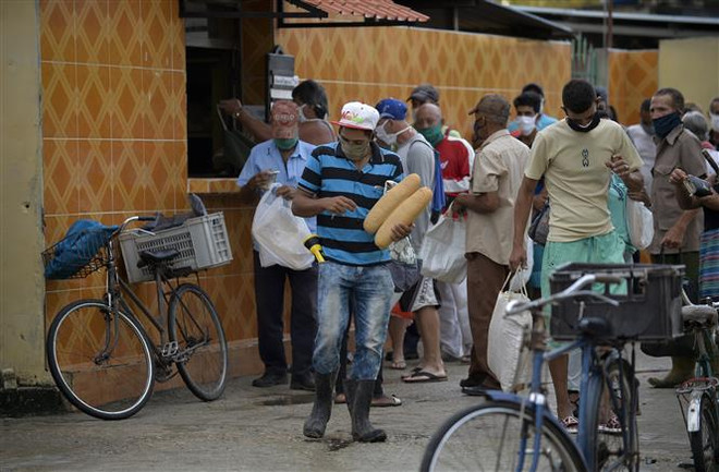 Cuba đã thiệt hại khoảng 20 tỷ USD do các biện pháp cấm vận khắt khe của chính quyền Trump. (Ảnh: AFP/TTXVN) Cuba lên án các biện pháp cấm vận suốt 6 thập kỷ của Mỹ ảnh 1