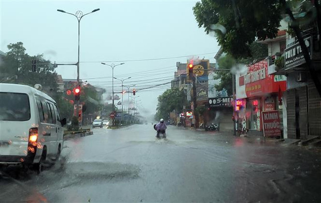 Chiều tối và đêm 8/6, nhiều khu vực trên cả nước có mưa, dông ảnh 1