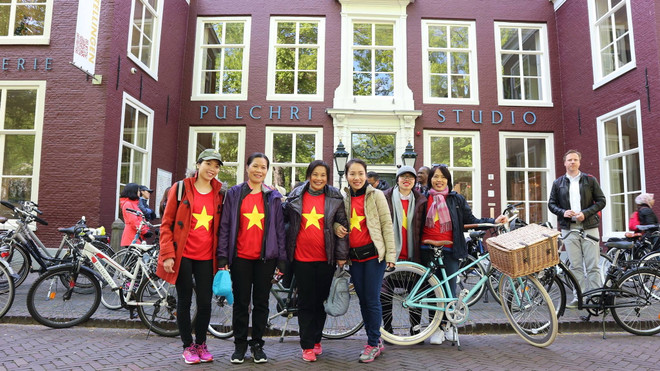 Thành phố La Hay tổ chức chương trình Đạp xe cho khách nước ngoài. (Ảnh: Hồng Hạnh/Vietnam+) Những con số thú vị về Hà Lan - thiên đường của xe đạp ảnh 2
