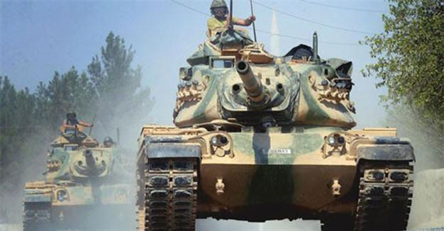 2 xe tăng Thổ Nhĩ Kỳ nối đuôi nhau phát nổ vì trúng tên lửa IS ảnh 1