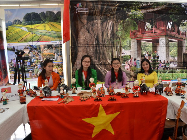 Đại diện của Việt Nam tham dự ngày hội Pháp ngữ tại Pháp ảnh 1