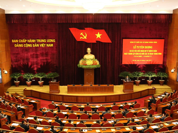 Toàn cảnh Lễ tuyên dương. (Ảnh: Văn Điệp/TTXVN) Tuyên dương 80 chi bộ tiêu biểu của Đảng bộ Khối các cơ quan TW ảnh 1