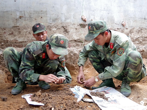 Kon Tum: Cất bốc 6 hài cốt liệt sỹ trong lúc đào móng làm nhà ảnh 1