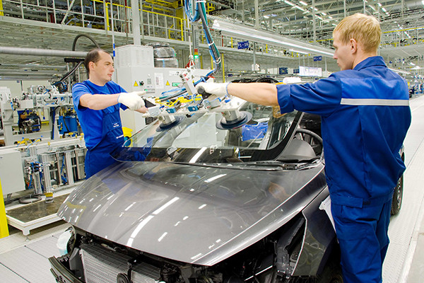 Một dây chuyền lắp ráp xe tại Nga. (Nguồn: Hyundai Motor) Công ty Hyundai Motor mua lại nhà máy sản xuất của GM tại Nga ảnh 1