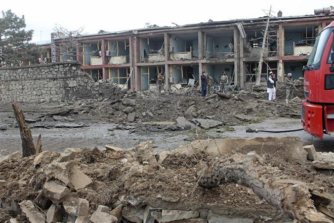 Hiện trường một vụ tấn công nhằm vào căn cứ quân sự của Afghanistan tại Gardez, tỉnh Paktia, Afghanistan, tháng 5/2020. (Ảnh: AFP/TTXVN) 20 binh lính Afghanistan thiệt mạng trong vụ tấn công mới của Taliban ảnh 1