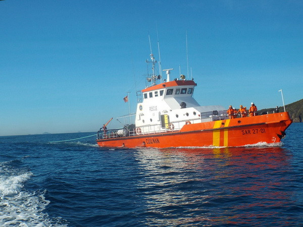 Khẩn trương đưa ngư dân bị bệnh nặng trên tàu cá hỏng máy về đất liền ảnh 1