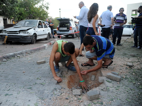 Israel hứng chịu rốckét từ một địa điểm chưa xác định ở Liban ảnh 1