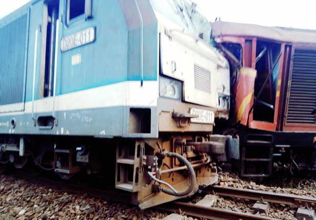 Hai tàu hàng đối đầu trong sân ga, nhiều toa tàu bị chệch đường ray ảnh 4