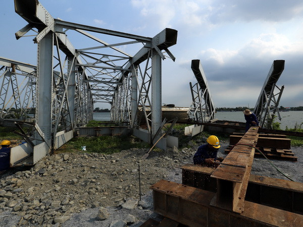 Chiều nay, bắt đầu lắp nhịp cầu Ghềnh bắc qua sông Đồng Nai ảnh 1