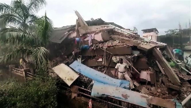 Sập nhà ở Ấn Độ: Giải cứu thành công hơn 60 người ảnh 1