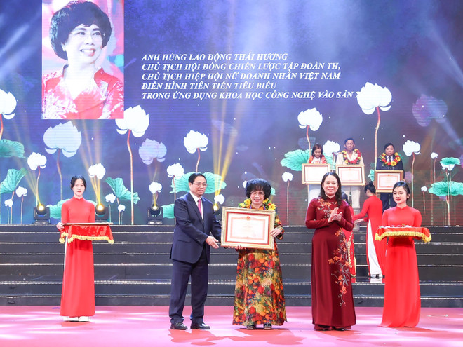 “Bông hoa” điển hình tiên tiến trên quê hương Bác Hồ ảnh 1