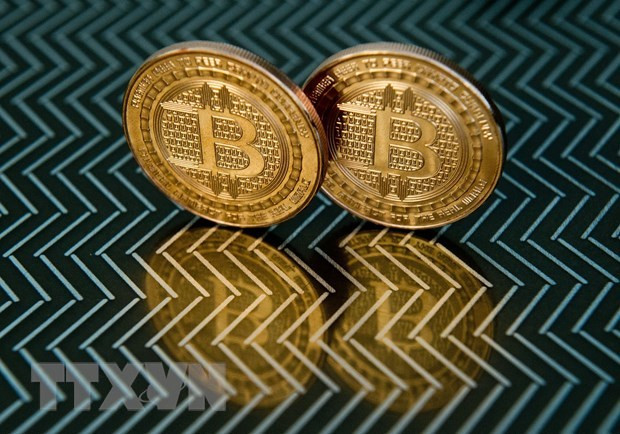 Đồng tiền kỹ thuật số bitcoin. (Ảnh: AFP/TTXVN) Thị trường tiền điện tử có thể “lặng sóng” hơn trong năm 2022 ảnh 1