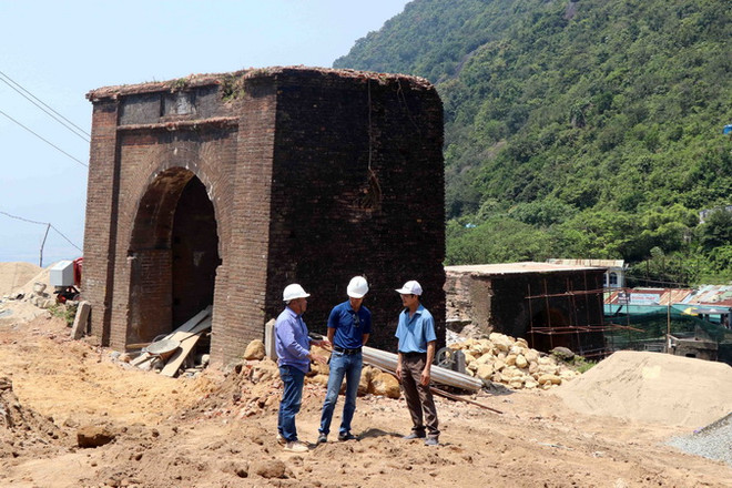 Tháo gỡ khó khăn, bảo đảm tiến độ trùng tu di tích Hải Vân Quan ảnh 1