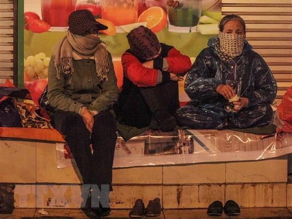 Hà Nội đêm quang mây, vùng núi cao có băng giá và sương muối ảnh 1