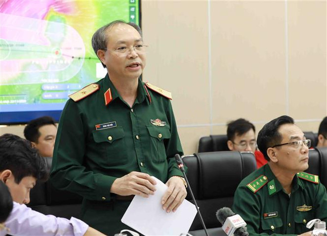 Bão số 13 khó đoán định, khả năng đổ bộ vào Trung Trung Bộ đêm 13/11 ảnh 4