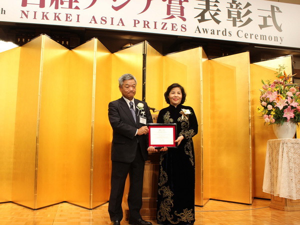 Chủ tịch Vinamilk Mai Kiều Liên nhận giải Nikkei châu Á ảnh 1