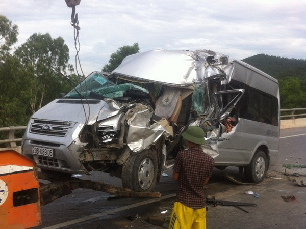 Nghệ An: Tai nạn trên Quốc lộ 1A, ít nhất 6 người thương vong ảnh 1