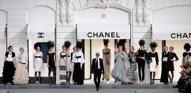 Một buổi trình diễn thời trang Xuân Hè của hãng Chanel ở thủ đô Paris, Pháp. (Ảnh: AFP/TTXVN) Nhiều sự kiện tại Trung Quốc và quốc tế bị hủy bỏ hoặc trì hoãn ảnh 1