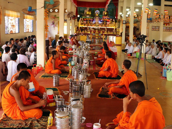 Đồng bào Khmer ở Sóc Trăng vui đón Tết Chôl Chnăm Thmây ảnh 1