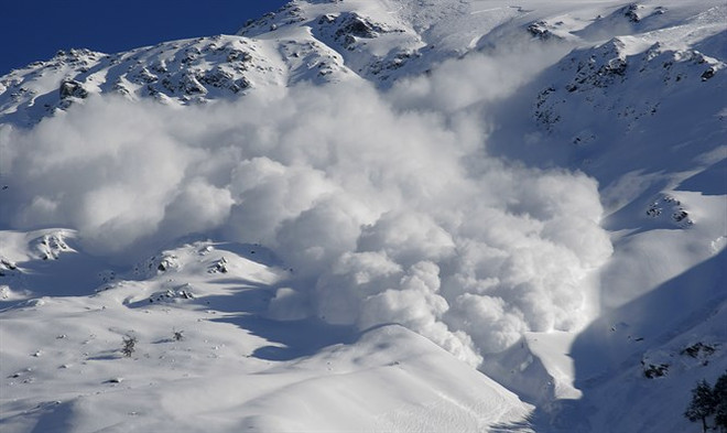 Hàng chục xác chết trong một khách sạn bị tuyết chôn vùi ảnh 1