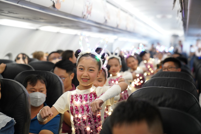 Đón Trung Thu với Chị Hằng, Chú Cuội trên các chuyến bay cùng Vietjet ảnh 8