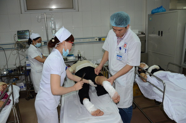 Lãnh đạo tỉnh Nghệ An thăm hỏi các nạn nhân vụ nổ lò hơi ảnh 1