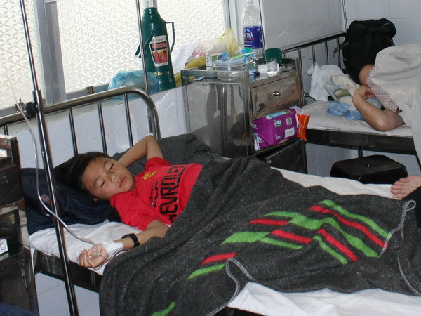 Buộc cơ sở bánh mỳ gây ngộ độc chi trả phí điều trị cho nạn nhân ảnh 1