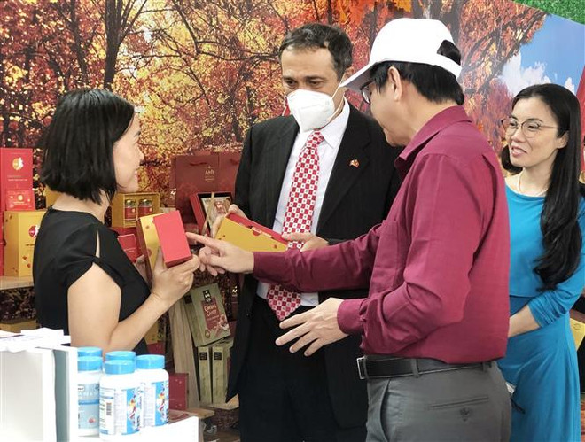 Khai mạc Tuần lễ quảng bá thực phẩm, hàng tiêu dùng cao cấp của Canada ảnh 2