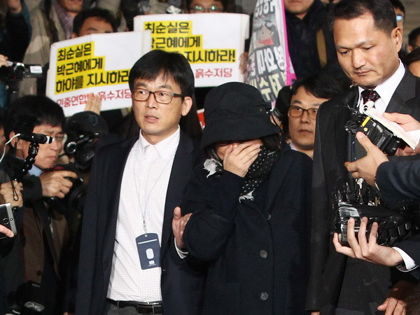 Công tố viên Hàn xin lệnh bắt nhân vật trung tâm bê bối chính trị ảnh 1