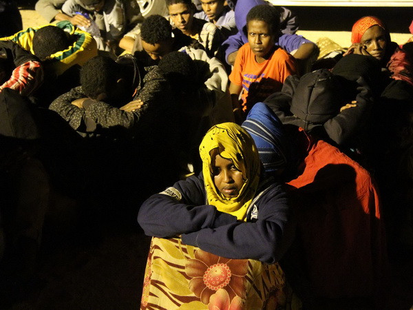 Lợi dụng người di cư, các nhóm buôn người thu lợi tới 6 tỷ USD ảnh 1