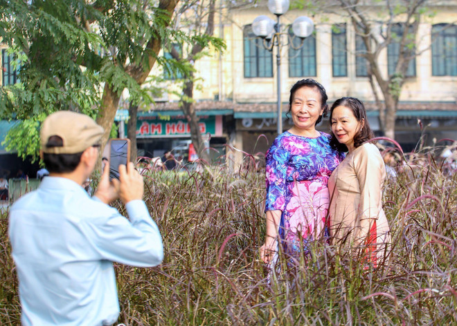 Chiêm ngưỡng vẻ đẹp của phụ nữ Thủ đô trong Tuần lễ Áo dài ảnh 7