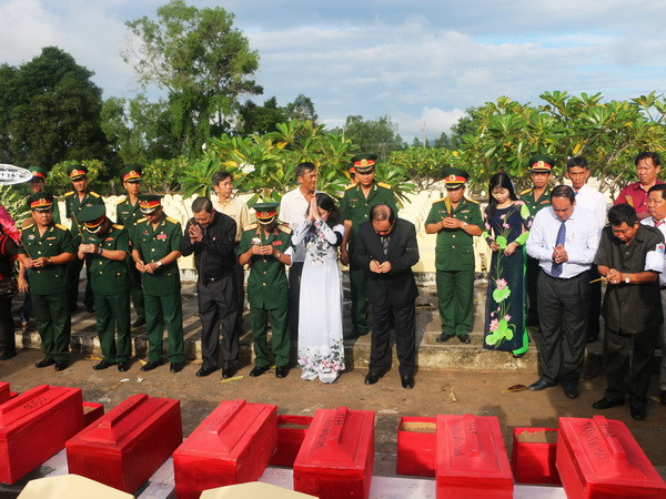 An Giang tổ chức an táng 168 hài cốt liệt sỹ qua các thời kỳ ảnh 1
