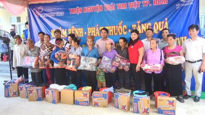 Hơn 1.000 hộ nghèo được khám bệnh, cấp phát thuốc miễn phí ảnh 1